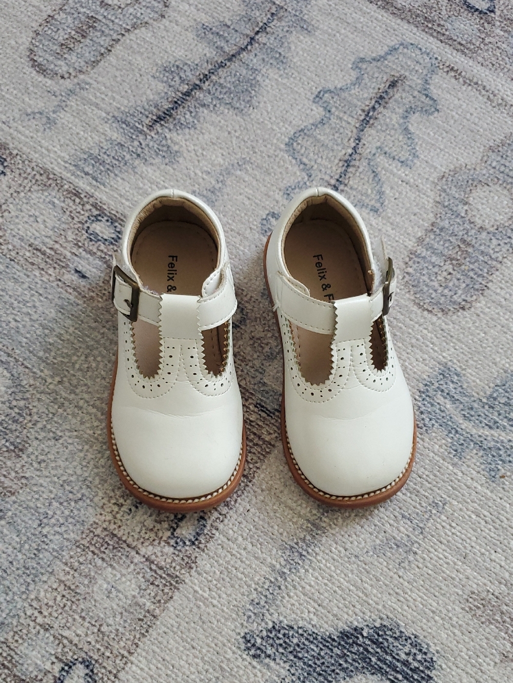 Felix & Flora Baby Girls Mary Jane White Shoes Buckle Flats Sz6